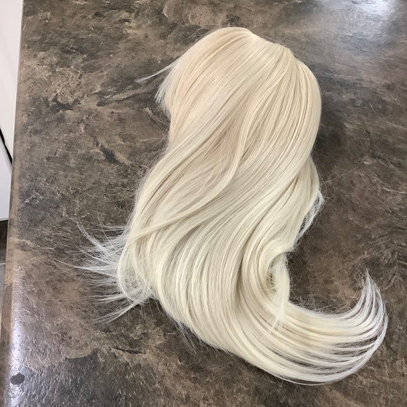 NEW Beautiful Blonde Wig - Picture 12 of 12